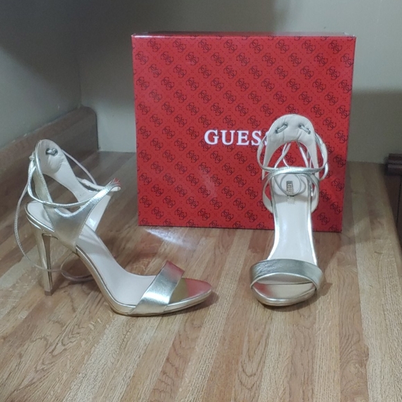 Guess 🆕 Christa Gold Leather Heels 8M - Picture 2 of 16